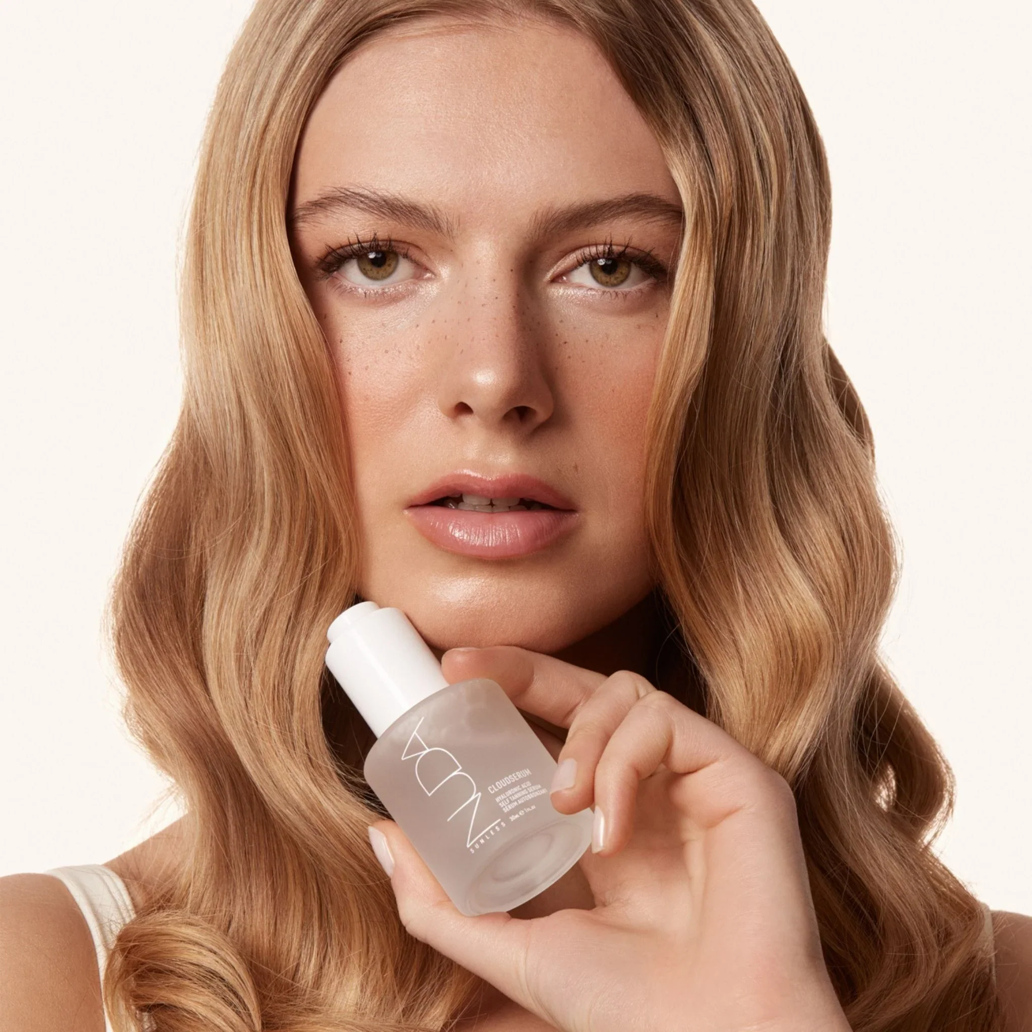 Nuda CloudSerum | Sérum autobronzant repulpant à l'acide hyaluronique - 30ml - Image 8